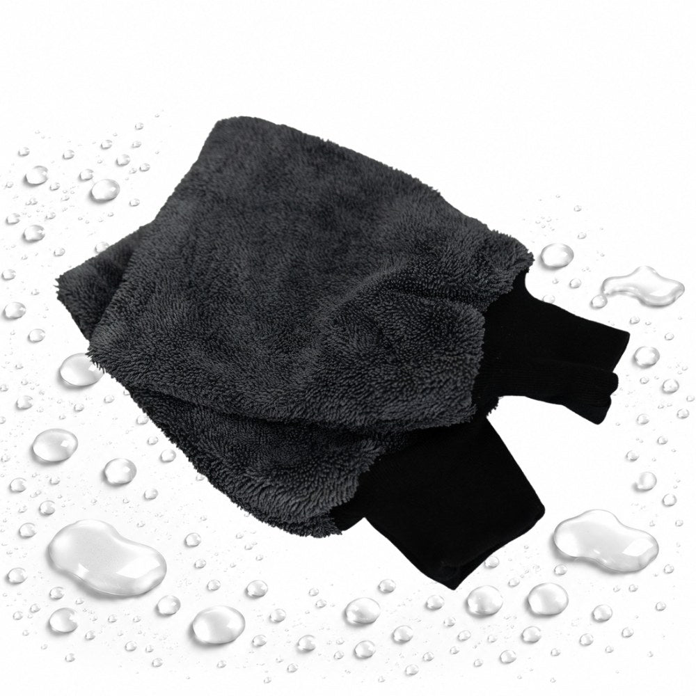 Zwei graue WaterJake® Trocken-Handschuhe auf hellem Grund mit Wassertropfen