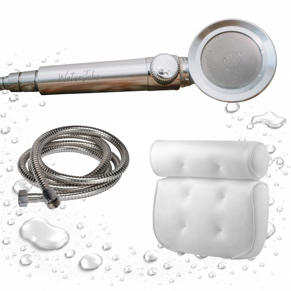 WaterJake® Duschkopf, Duschschlauch und Badewannenkissen auf hellem Grund mit Wassertropfen